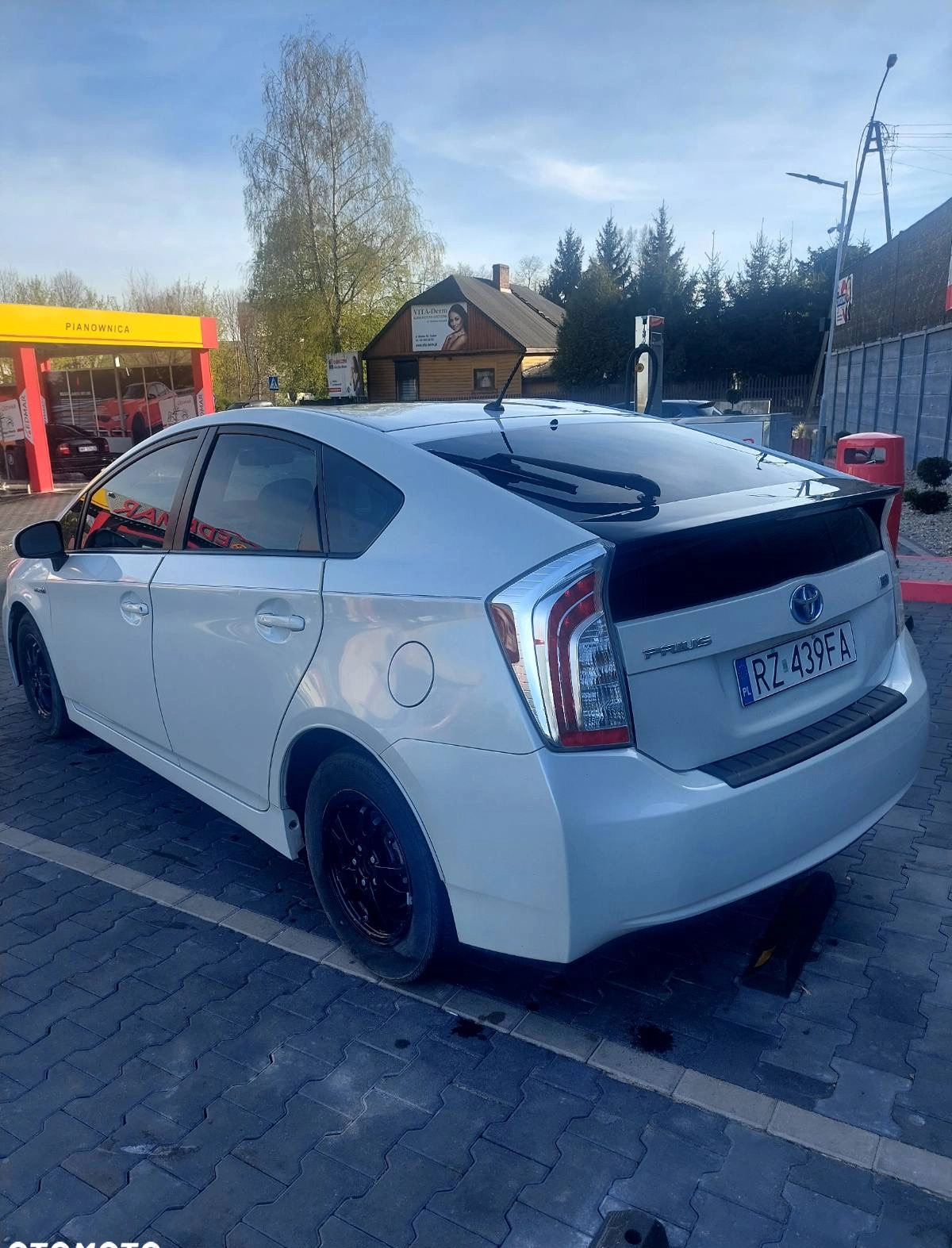 Toyota Prius cena 42500 przebieg: 164000, rok produkcji 2014 z Radom małe 37